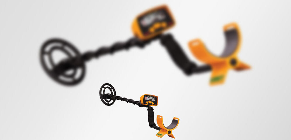 Wykrywacz metalu GARRETT ACE 150, wodoodporna, cewka, plaże, początkujący, Różne ujęcia wykrywacza metali Garrett ACE 150 na białym tle.