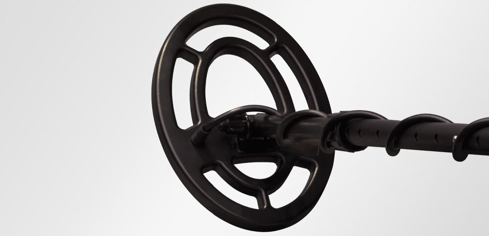 Wykrywacz metalu GARRETT ACE 150, 6,5x9, koncentryczna, rzeki, plaże, Zbliżenie na czarną cewkę wyszukiwawczą wykrywacza metali.