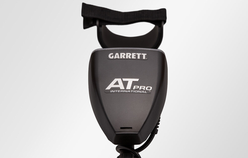 Wykrywacz metalu GARRETT AT Pro-International, Iron Audio, dyskryminacja, żelazo, odpady, Górna obudowa panelu sterowania wykrywacza