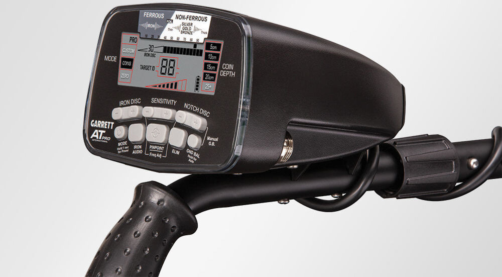 Wykrywacz metalu GARRETT AT Pro-International, słuchawki, MS-2, głośność, koncentracja, Panel sterowania z wyświetlaczem LCD wykrywacza