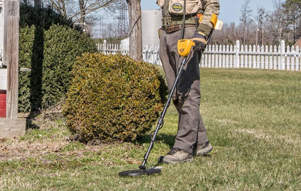 Wykrywacz metalu GARRETT ACE 400i, Iron Check, dyskryminacja, żelazo, odpady, Przeszukiwanie trawnika przed domem za pomocą wykrywacza metali.