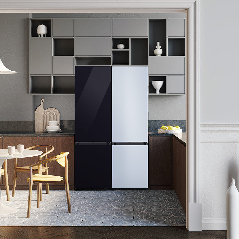 Dwie chłodziarko-zamrażarki Bespoke zestawione obok siebie