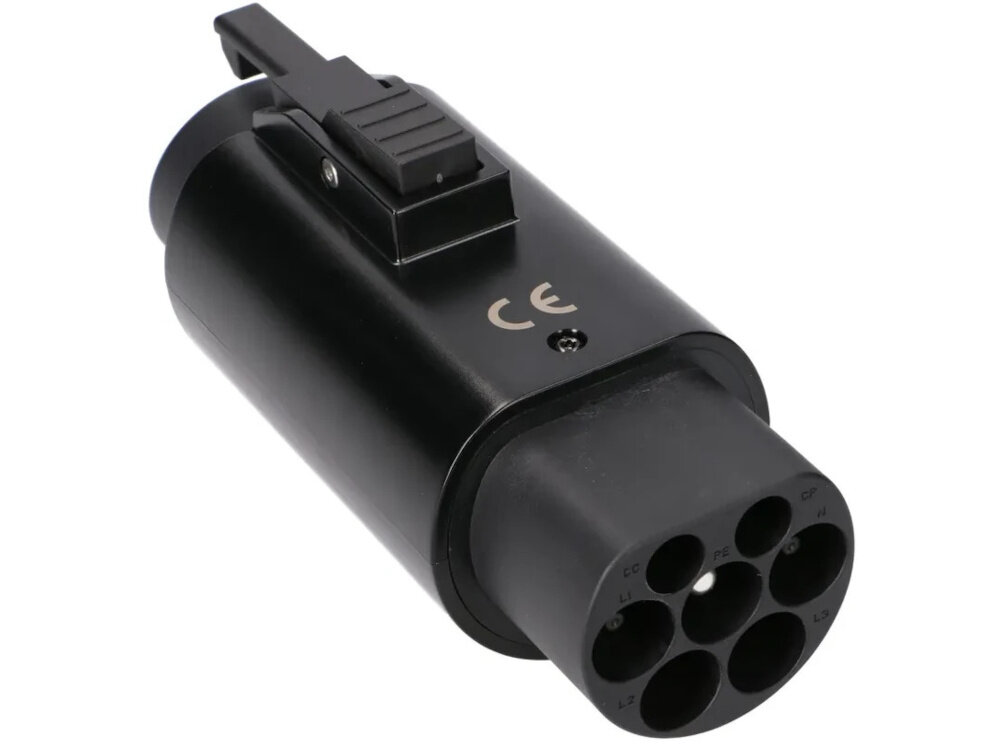 Adapter do ładowarki samochodu elektrycznego EXTRALINK EX.22622 gniazdo Typ 2 - wtyk Typ 1 adapter na białym tle widoczny od przodu pod skosem ładowanie samochodów elektrycznych z gniazdem Type 1 przy użyciu europejskich stacji Type 2 kierowca może korzystać z domowych i publicznych punktów AC wygodne podróżowanie