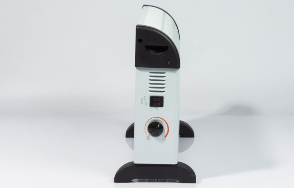 Grzejnik konwektorowy VOLTENO VO0271 lekki poreczny waga niecale 5kg bezpieczenstwo nozki stabilna konstrukcja