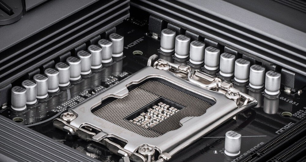 Płyta główna GIGABYTE B860 Eagle WiFi6E Zbliżenie na gniazdo procesora otoczone kondensatorami i elementami chłodzenia, sekcja zasilania, moc