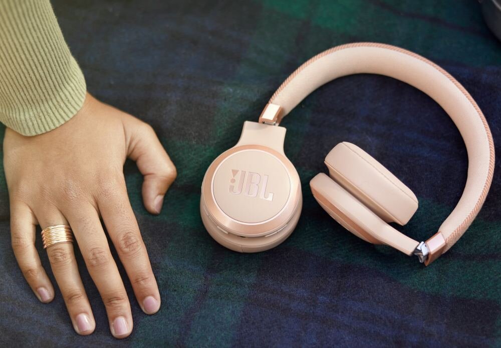Słuchawki nauszne JBL Live 670NC łatwa obsługa sygnał audio 