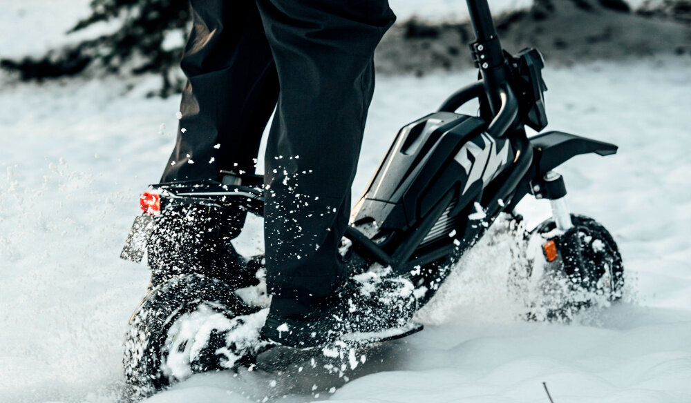 Hulajnoga elektryczna ACER PREDATOR Extreme GP.ESC11.010 Czarny duze pompowane opony srednica 10 cali