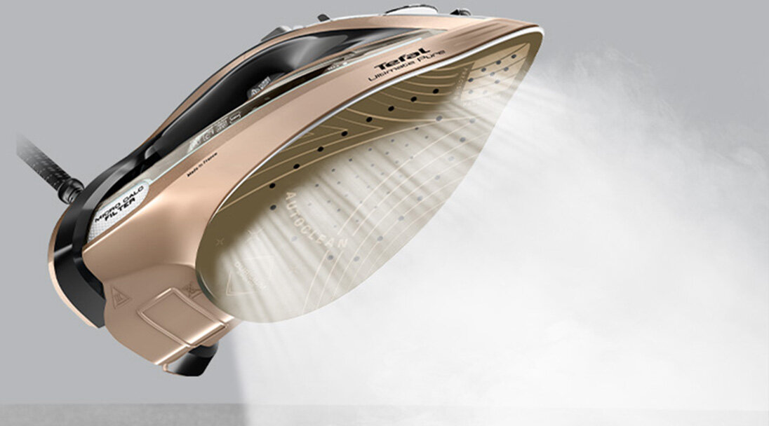 Żelazko w użyciu z parą.