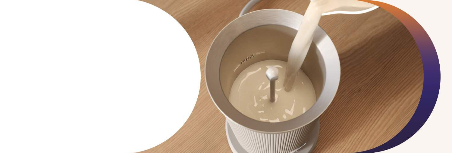 pianka z mleka odzwierzęcego, jak i z roślinnych alternatyw