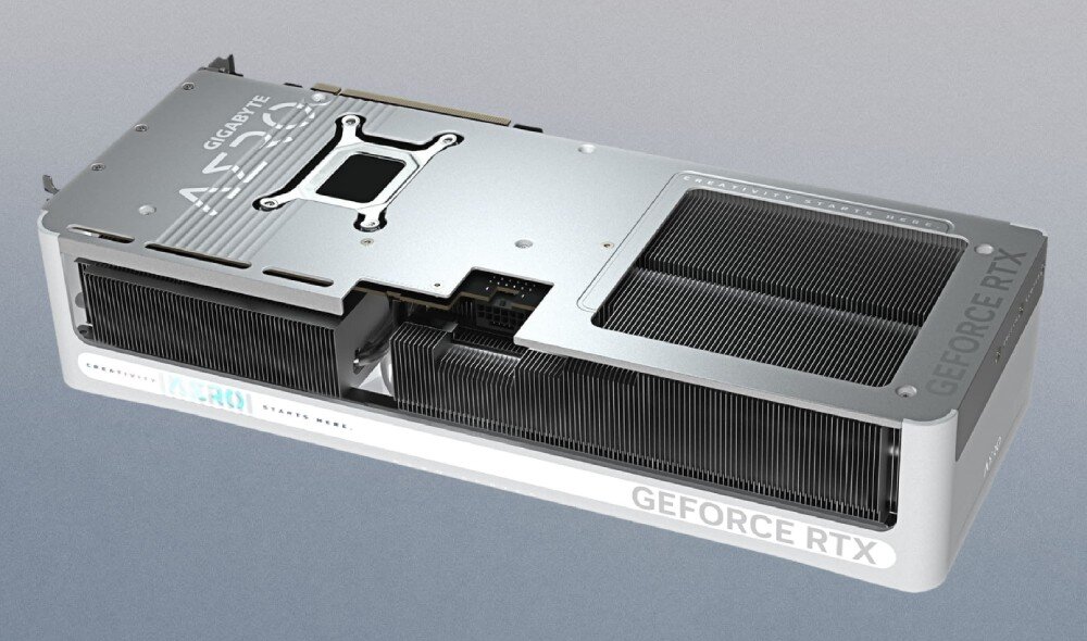 Karta graficzna GIGABYTE GeForce RTX 5070 Ti Aero OC 16GB Widok tylnej części karty Gigabyte AERO GeForce RTX, ukazujący srebrny backplate z wycięciem na chłodzenie i dużym logo AERO