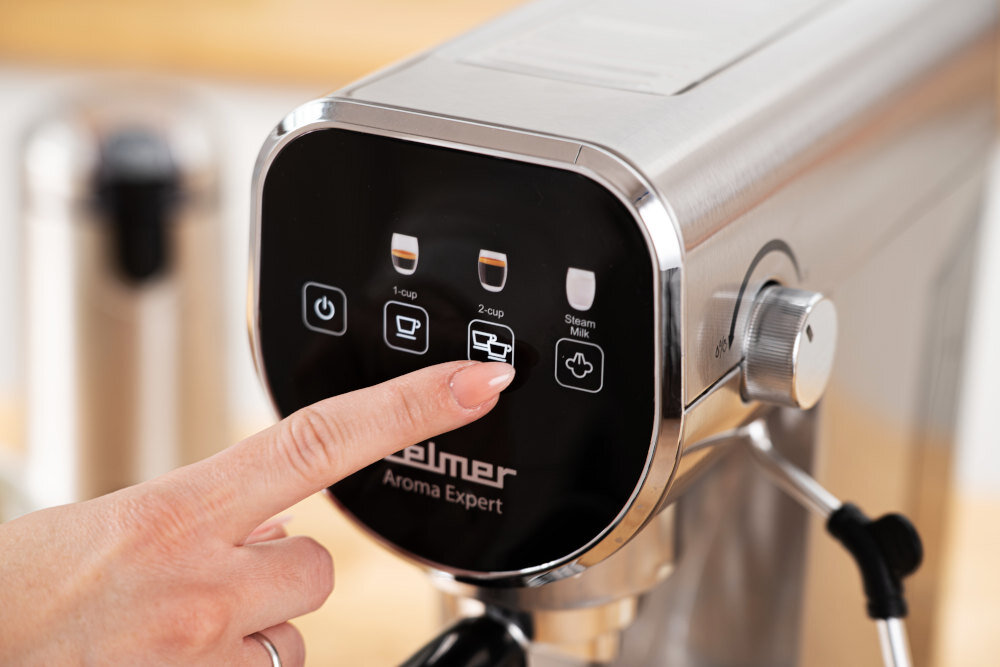 Ekspres ZELMER ZCM7300 Aroma Expert Wygodne sterowanie dotykowe Cyfrowy panel dotykowy Jasne symbole i intuicyjne rozmieszczenie przycisków