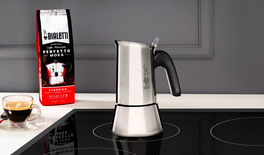 Kawiarka BIALETTI New Venus 2 TZ Srebrny 100 ml Rytuał parzenia kawy wygląd design prezentacja wizualizacja