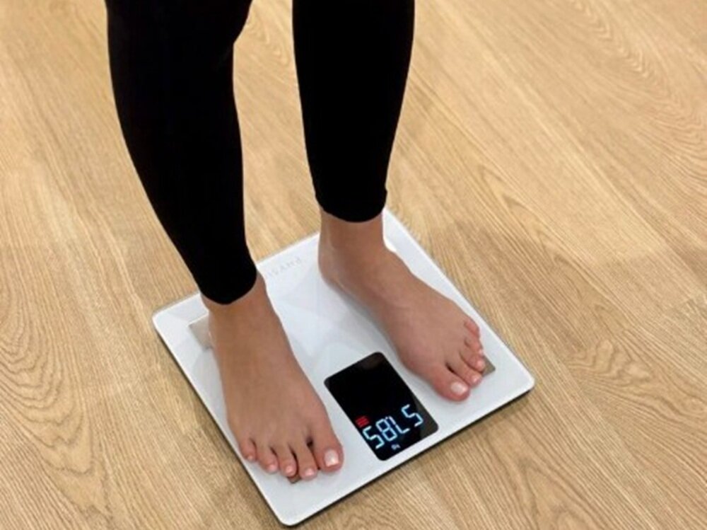 Waga łazienkowa PHYSIQ 2103 Niebieski automatyczne rozpoznawanie użytkowników, pamięc 10 pomiarów, szeroki zakres ważenia