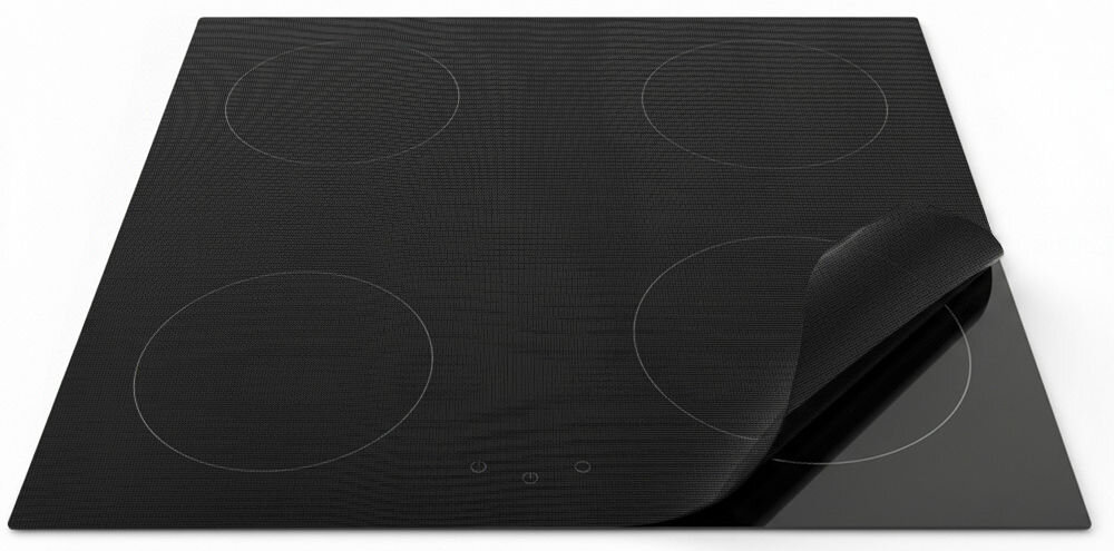 Mata ochronna na płytę indukcyjną LEXPERTO Czarna silikonowa mata ochronna na płytę indukcyjną z widocznym narożnikiem odsłaniającym szklaną powierzchnię kuchenki.