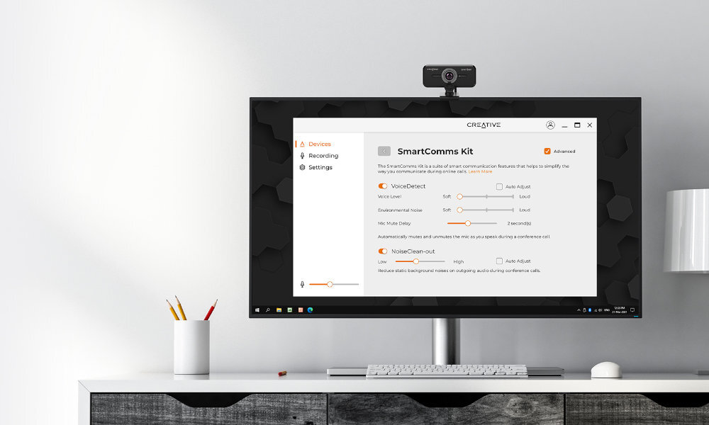 CREATIVE Live! Cam Sync 1080p V2 desk
