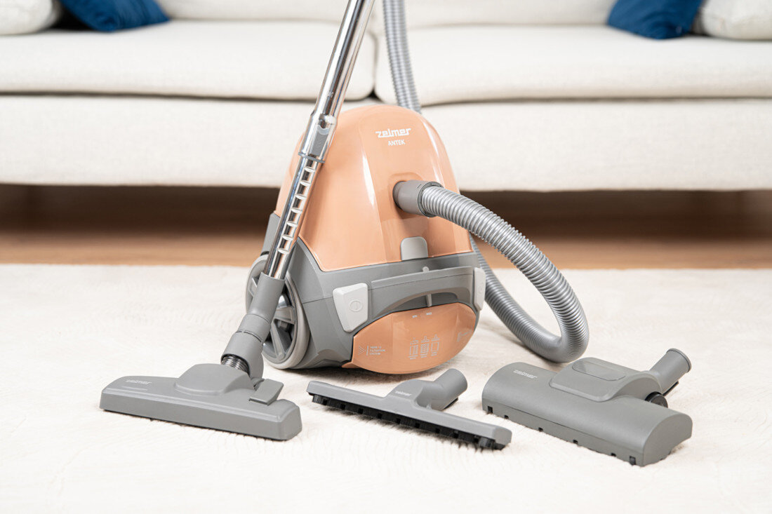 Odkurzacz ZELMER Antek ZVC353 dopasowanie do użytkownika Metalowa rura teleskopowa Solidna rura teleskopowa z metalu Możliwość regulacji długości  dopasowanie wysokość potrzeby odkurzanie