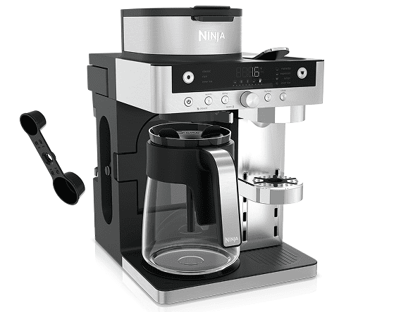 Ekspres do kawy Ninja CFN803EU z pustym dzbankiem i miarką do kawy