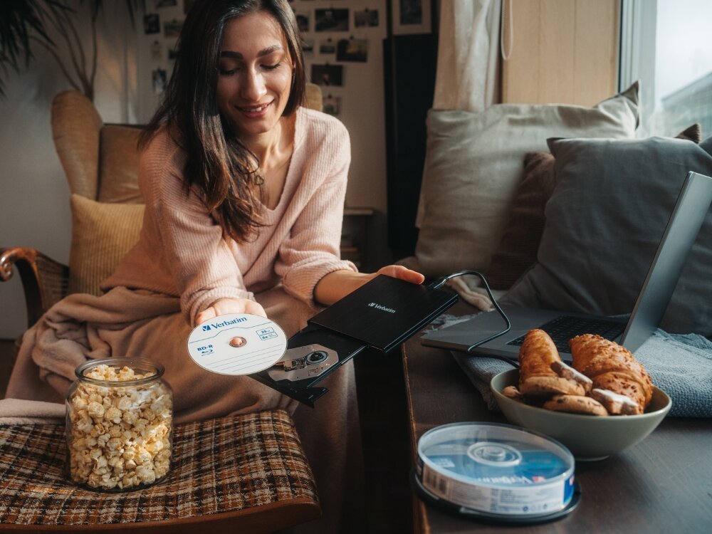 Płyta VERBATIM BD-R, 25 GB, 6x (10 szt.)
                płyta w dłoni wysoka rozdzielczość płynne odtwarzanie blu-ray stabilność działania