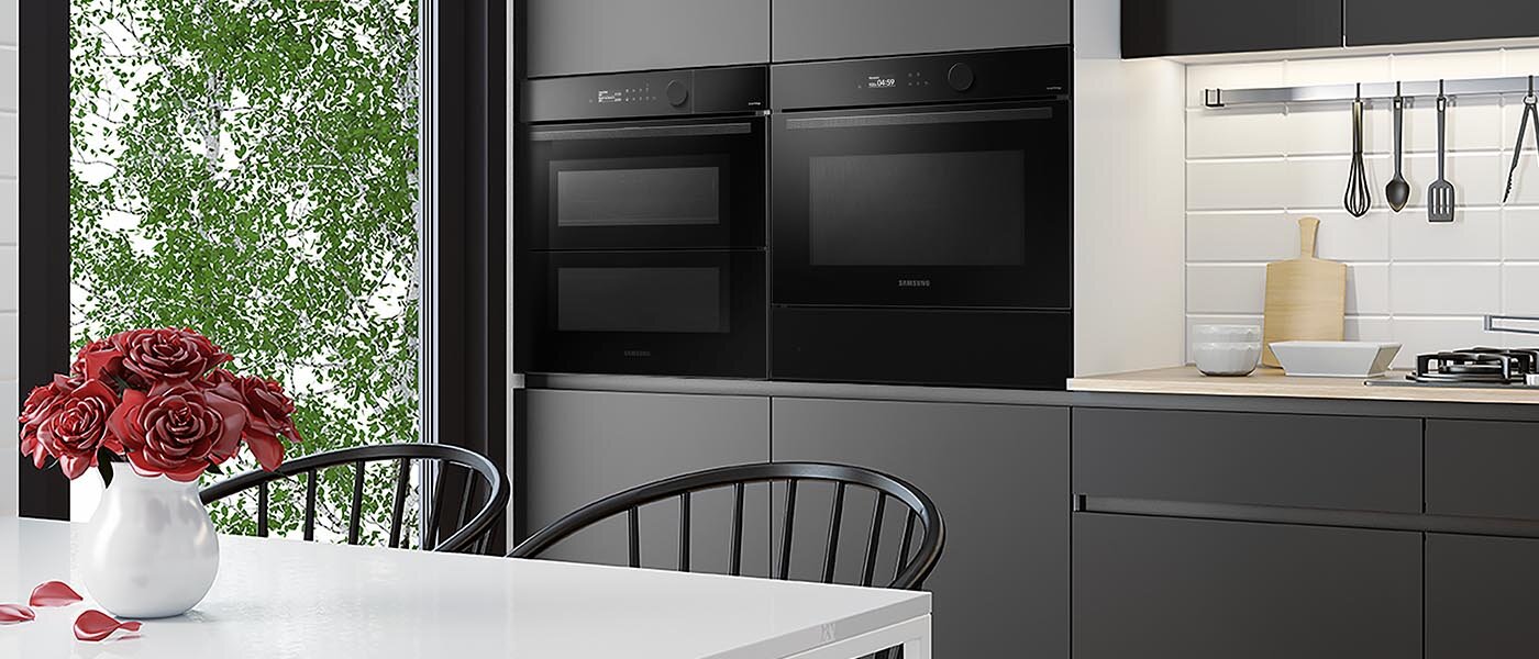 Dwa urządzenia Samsung wstawione w zabudowę o srebrnoszarym kolorze