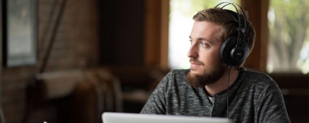 Słuchawki AKG K52 pasmo przenoszenia dźwięk jakość komfort