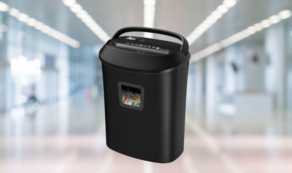 Niszczarka TRACER FileCrusher prezentacja niszczarki na rozmazanym tle biura