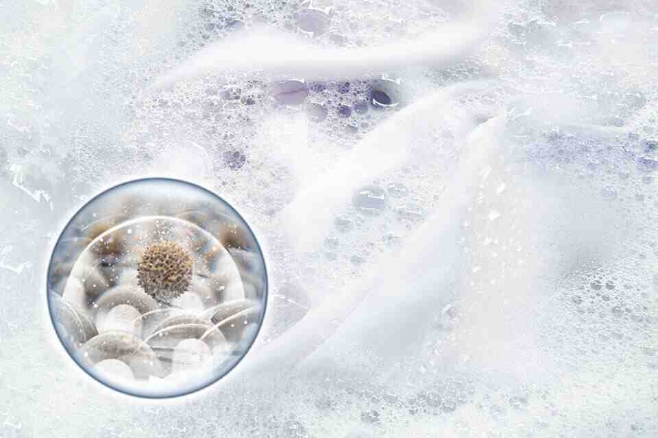 Funkcja aktywnej piany w pralce Samsung Bespoke AI WW11DB7B94GBU4 pozwala usuwać nawet trudne zabrudzenia