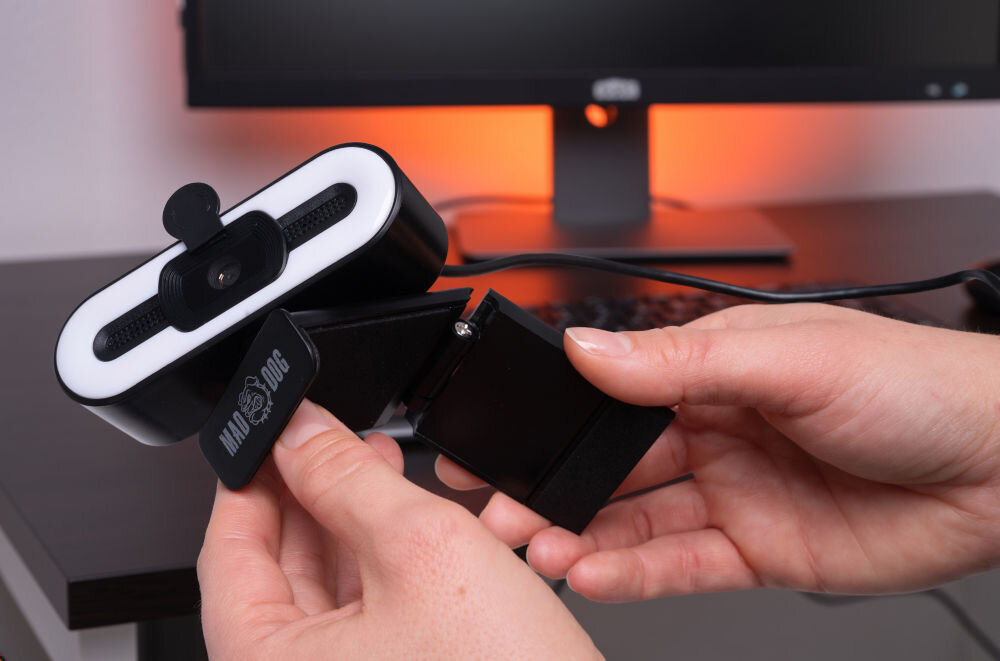 Kamera internetowa MAD DOG IC200K Ręczne regulowanie uchwytu montażowego kamery MAD DOG IC200K, do mocowania na monitorze lub postawienia.