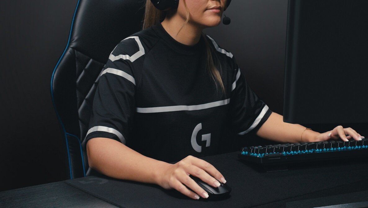 Mysz LOGITECH G PRO X Superlight 2 Lightspeed Elegancka wygodna Minimalistyczny design płynna praca