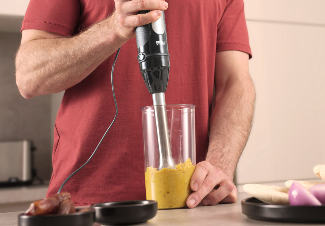 Blender BRAUN MultiQuick 5 Pro MQ 55755M Pojemnik z miarką pojemność precyzja odmierzanie składniki przygotowywanie zupy sosy koktajle przeciery ml fl oz wygoda gotowanie wykonanie