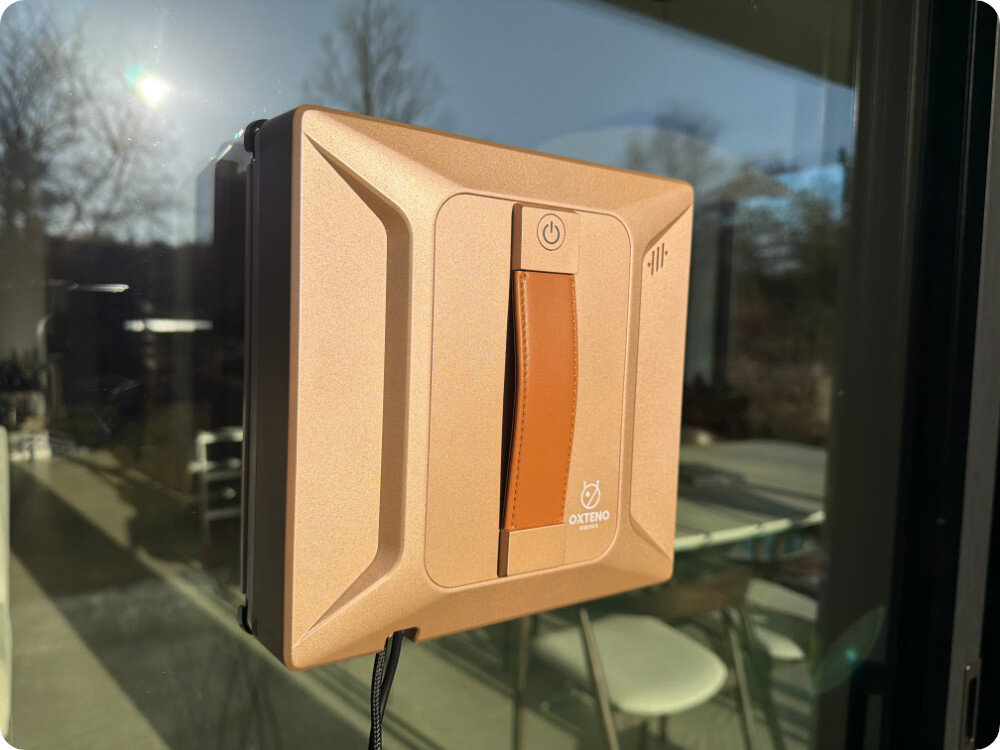 Robot do mycia okien OXTENO ROBOTICS OX Glass Ultra 5 wygląd design tło wizualizacja Twoja pomoc