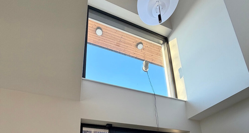 Robot do mycia okien OXTENO ROBOTICS OX Glass Pro 3 Plus Inteligentne planowanie  system AI Trzy tryby pracy pionowy, poziomy, manualny dopasowanie działanie