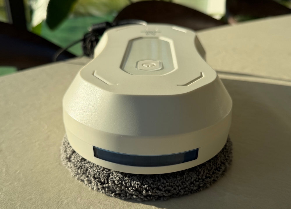 Robot do mycia okien OXTENO ROBOTICS OX Glass Pro 3 Plus Cicha i wydajna praca Poziom hałasu Zasilanie AC 100–240 V 50–60 Hz do mieszkań, domów i biur