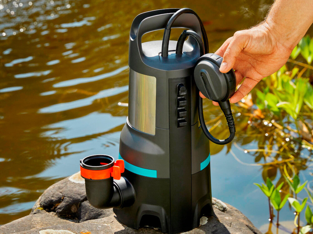 Pompa do wody GARDENA 09046-20 elektryczna praca na glebokosci do 7 metrow regulowany wylacznik plywakowy Zabezpieczenie przed praca na sucho pompa sie wylaczy