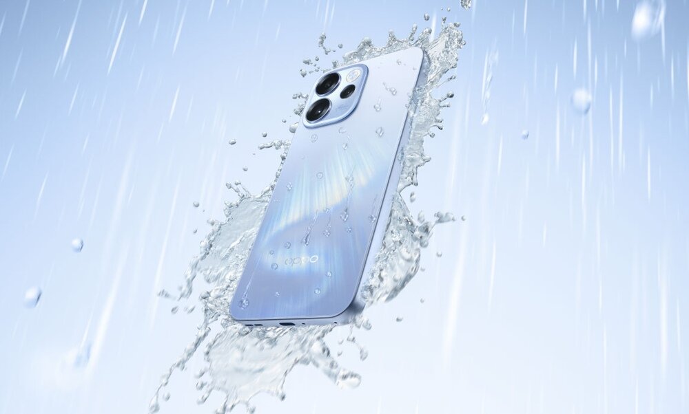 Reno15 5G otoczony rospryskującą się wodą