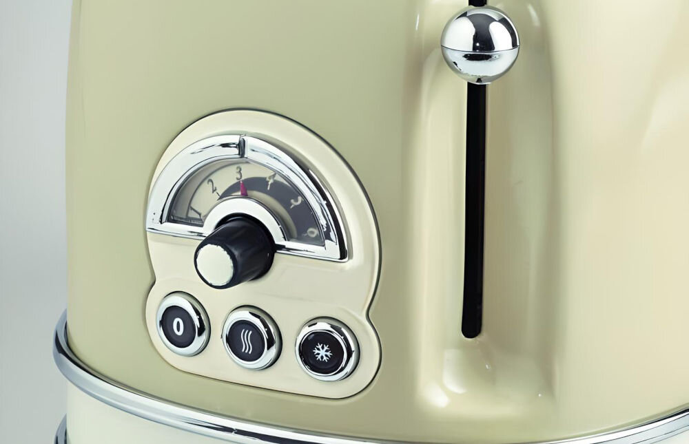 Toster ARIETE 155/03 Vintage toster retro funkcje guziki gałka pokrętło wiele funkcji sześciostopniowa regulacja opiekania dostosowanie stopnia zarumienienia system Self Centering równomiernie wypieczone grzanki funkcja automatycznego wyrzutu grzanek antypoślizgowe nóżki stabilność schowek an kabel 