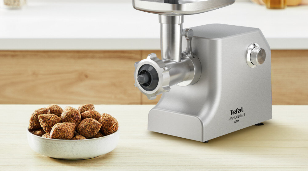 Maszynka do mięsa TEFAL NE858D38 z założoną nasadką kebbe stabilna praca