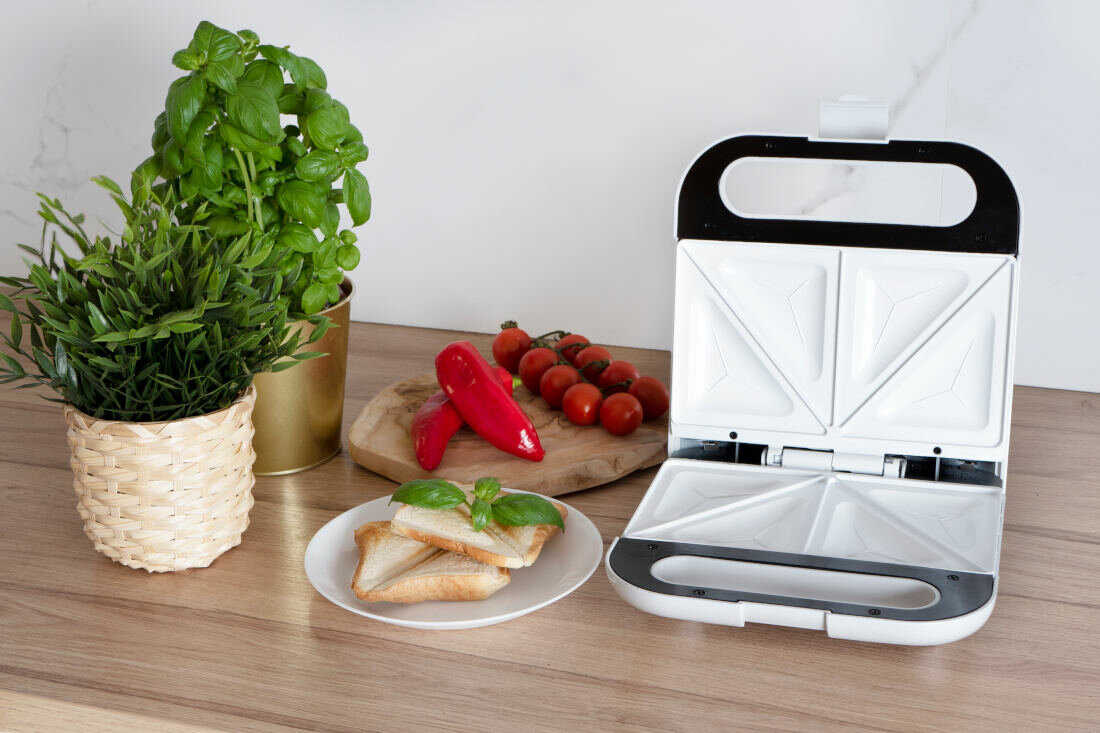 Opiekacz NOVEEN SM451 Inox nieprzywierajaca polwoka teflonowa moc 800 W
