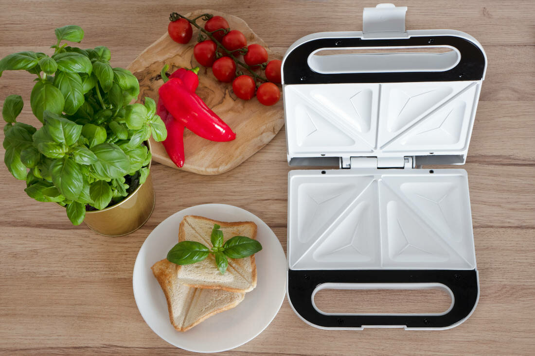 Opiekacz NOVEEN SM451 Inox Obudowa ze stali INOX design wyglad