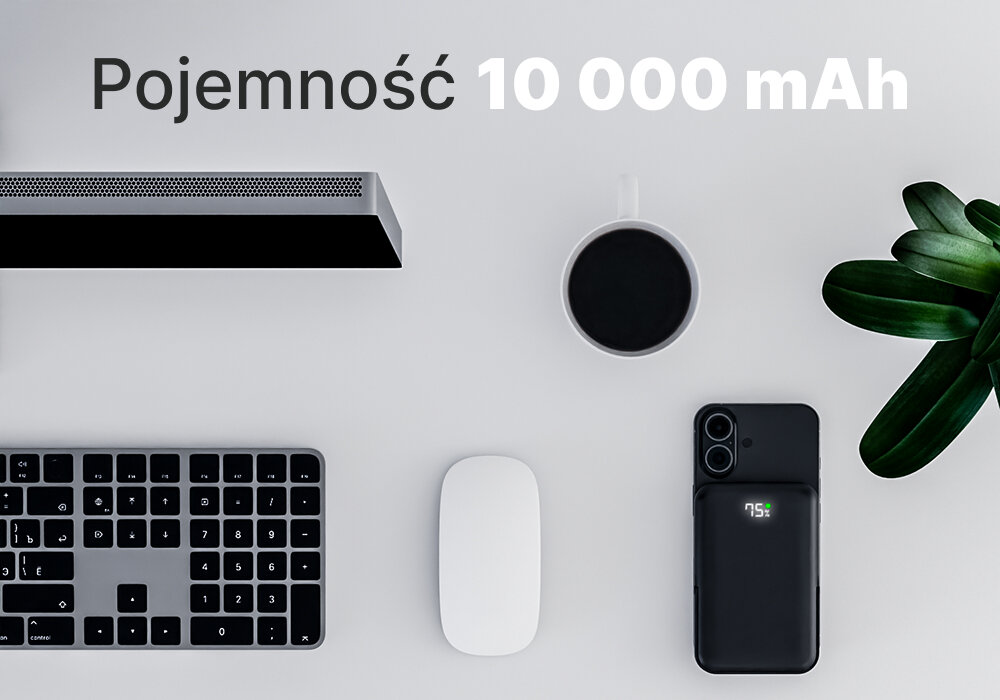 Powerbank QUALO QMPB5-LD-00 MagSafe 10000 mAh Czarny, Optymalny zapas mocy, Zdjęcie przedstawia biurko z powerbankiem oraz komputerem i jego akcesoriami