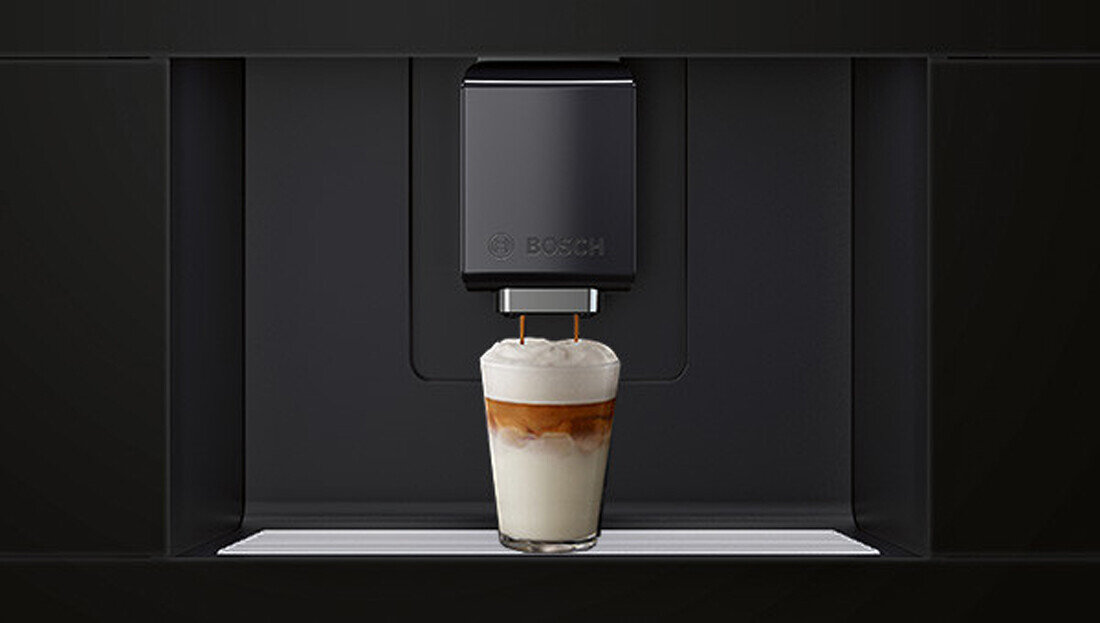 Ekspres BOSCH CT718L1B0 Czarny Wygodne funkcje podświetlanie filiżanek kawa program odkamieniania płukanie systemu mlecznego Długość kabla przyłączeniowego