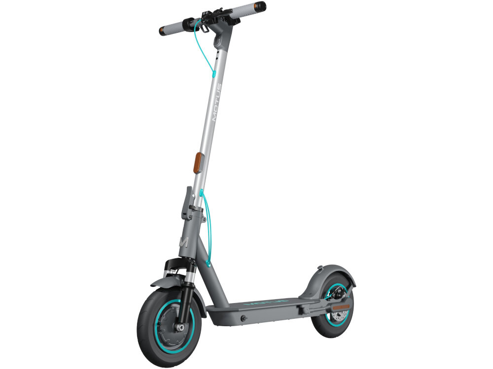 Hulajnoga elektryczna MOTUS Scooty 10 Lite Gen 6 30km 350W Amortyzacja 10 cali Szary hulajnoga widoczna od przodu pod skosem zdjęcie na szarym tle system KERS odzyskiwanie energii kinetycznej bateria będzie starczała na dłużej większy zasięg
