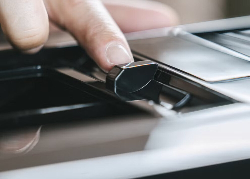 Ekspres MELITTA F83/0-002 Barista T Czarny Świeżość pod stałą ochroną Szczelna pokrywa i ciemne szkło zapobiegając utracie smaku