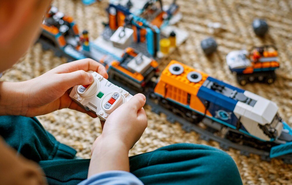 LEGO 60470 City Ekspres polarny arktycznych odkrywców  10 baterii LR03 (AAA) 8 cm wysokości, 70 cm długości i 6 cm szerokości sterowanie aplikacja LEGO Powered Up 