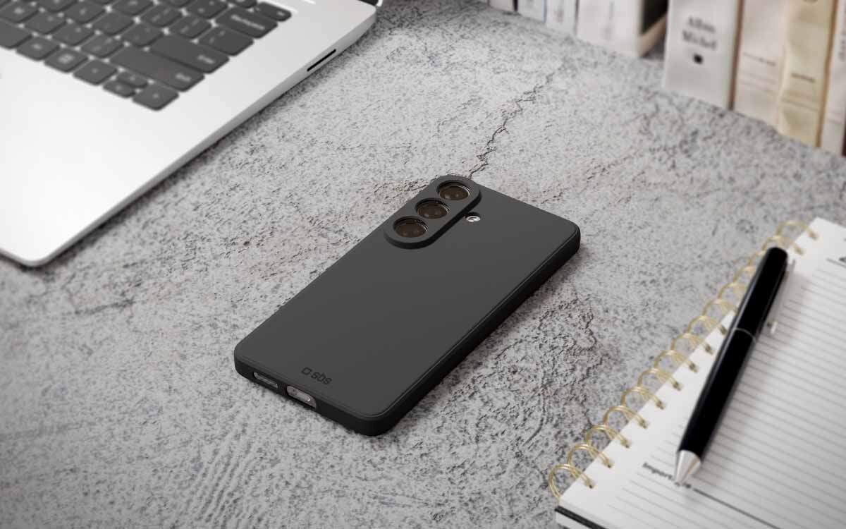 Etui Instinct z wytrzymałego TPU zapewniające ochronę przed uderzeniami.