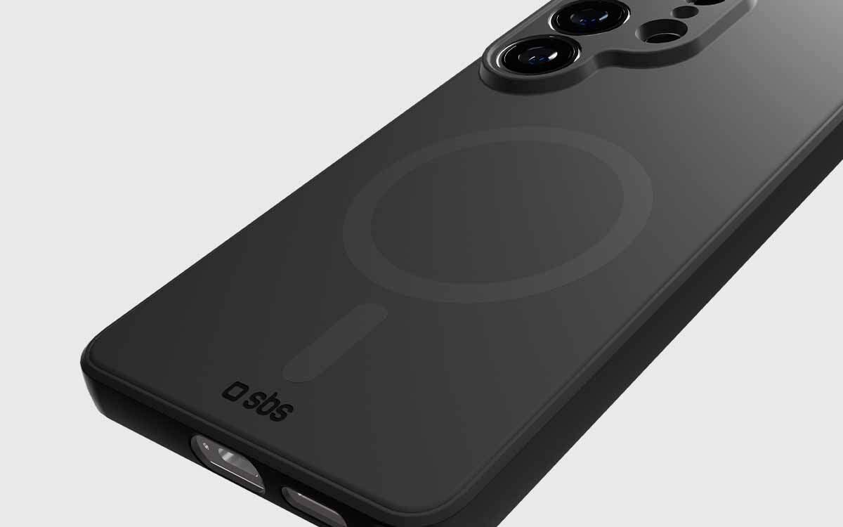 Magnetyczne etui umożliwia ładowanie MagSafe bez zdejmowania.