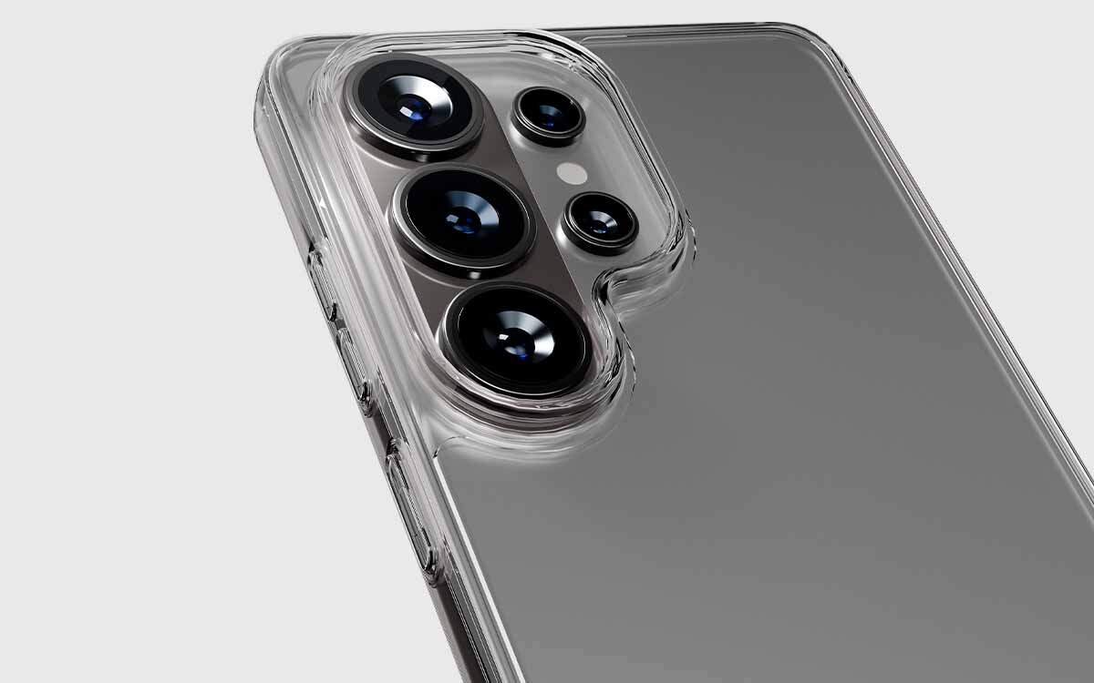 Etui Skinny zabezpieczające przyciski i umożliwiające dostęp do portów.