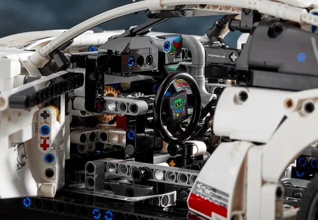 LEGO Porsche 911 RSR.