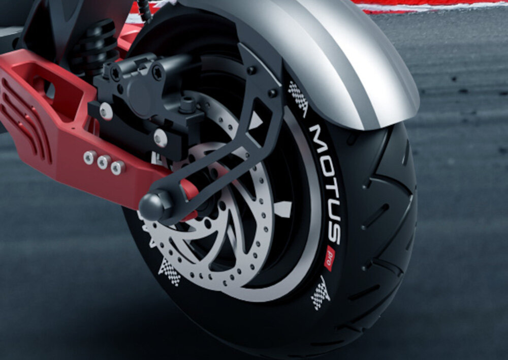 Hulajnoga elektryczna MOTUS Pro 10 Daytona 65km 2x1000W Amortyzacja 10 cali Czarny tylne koło zbliżenie na hamulec bezpieczeństwo przedni i tylny hamulec tarczowy mechaniczny bardzo duża siła hamowania niemal bezawaryjne działają na każdej nawierzchni