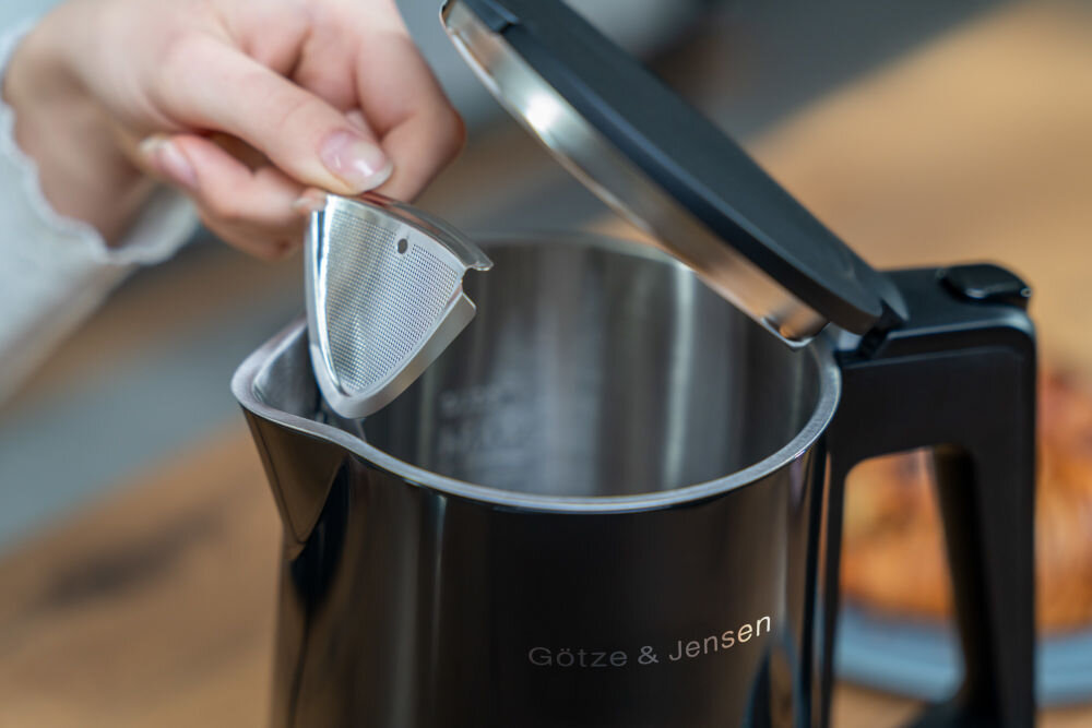 CZAJNIK GÖTZE&JENSEN KT975K (DOUBLE WALL) (WI-FI) (1,7L) widoczny wyjmowany filtr z czajnika filtr ze stali nierdzewnej