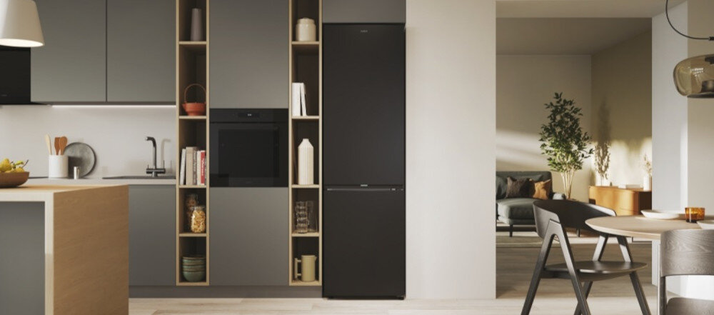 LODÓWKA CANDY CNCQ4T620EB Fresco 60 cm duża pojemność kolor czarny innowacja sterowanie smartfonem funkcje wnętrze półki szuflady No Frost